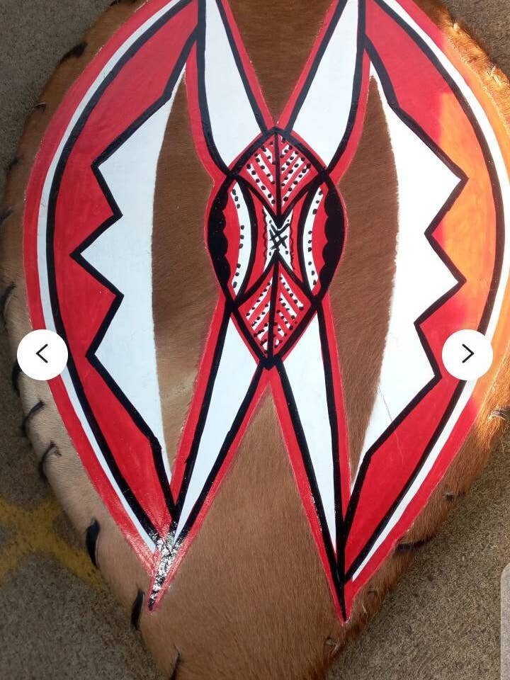 Scudo artigianale in pelle di grandi dimensioni con spedizione gratuita in tutto il mondo. per la vendita all'ingrosso da parte di Delight merchants