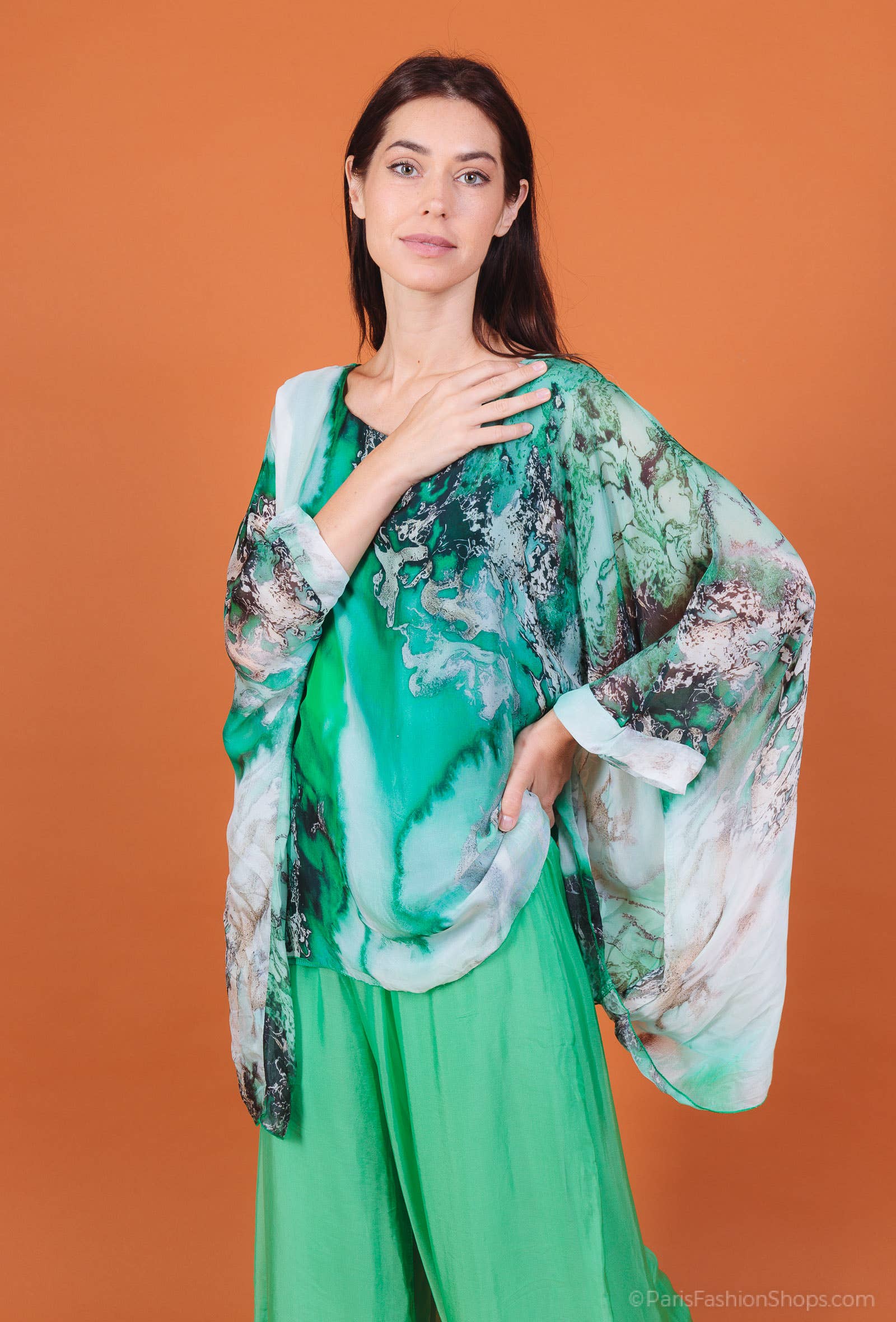 Shyloh - Wholesale Blouse - Dames - Asymmetrische top van soepelvallende zijde met digitale verloopprint1