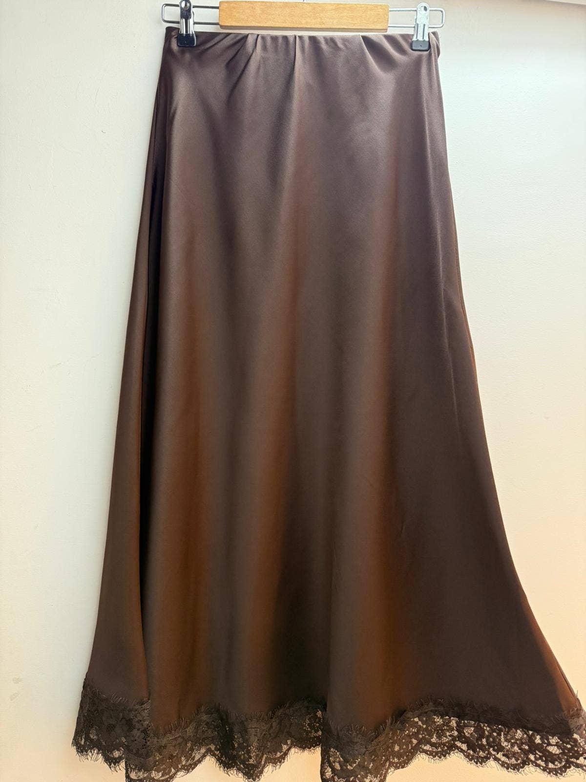 LORIANE - Wholesale Skirt - Women's - 11233U Long skirt with lace in satin3