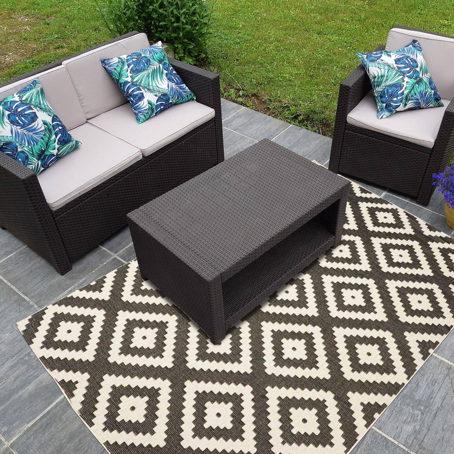 Black OUTDOOR BC ROMA REVERSIBLE Polypropylene Outdoor Rug for wholesale on Faire1