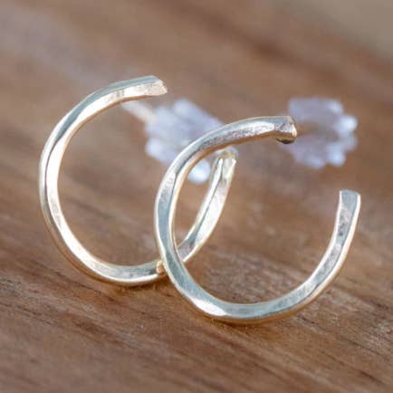 Boucles d'oreilles à tige Lucky Horseshoe, très petites, taille enfant pour la vente par Jennifer Cervelli Jewelry