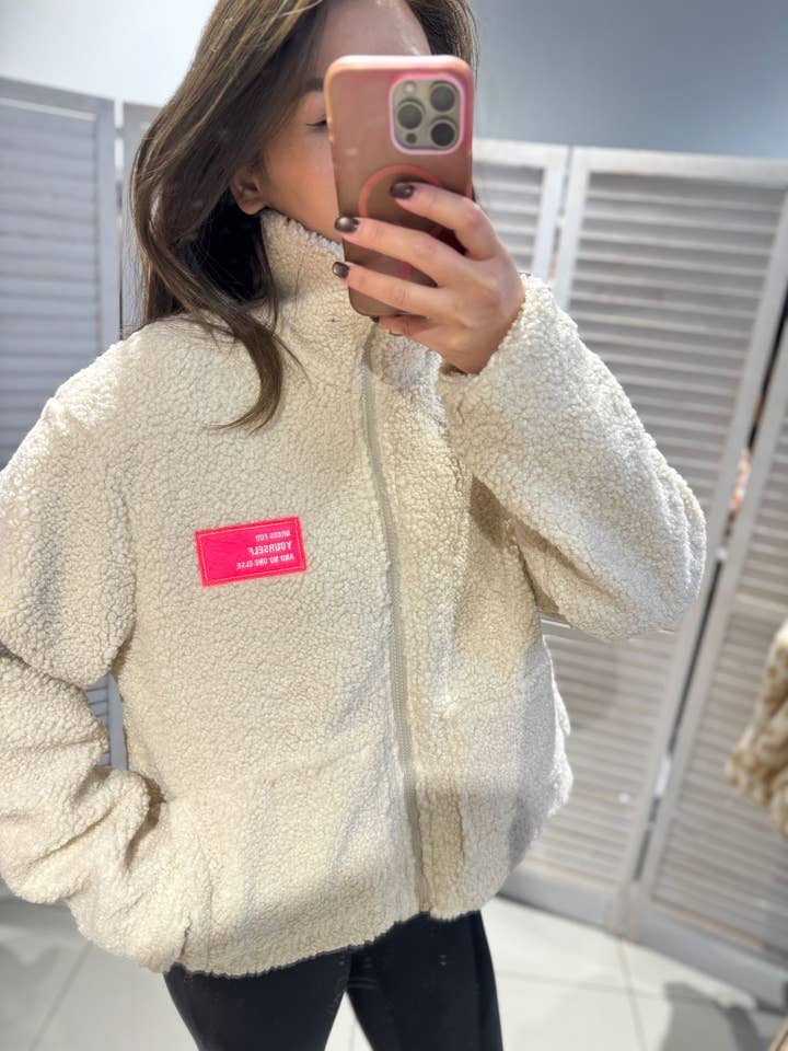 Veste en sherpa à zip pour la vente par VICTORIA&ISAAC