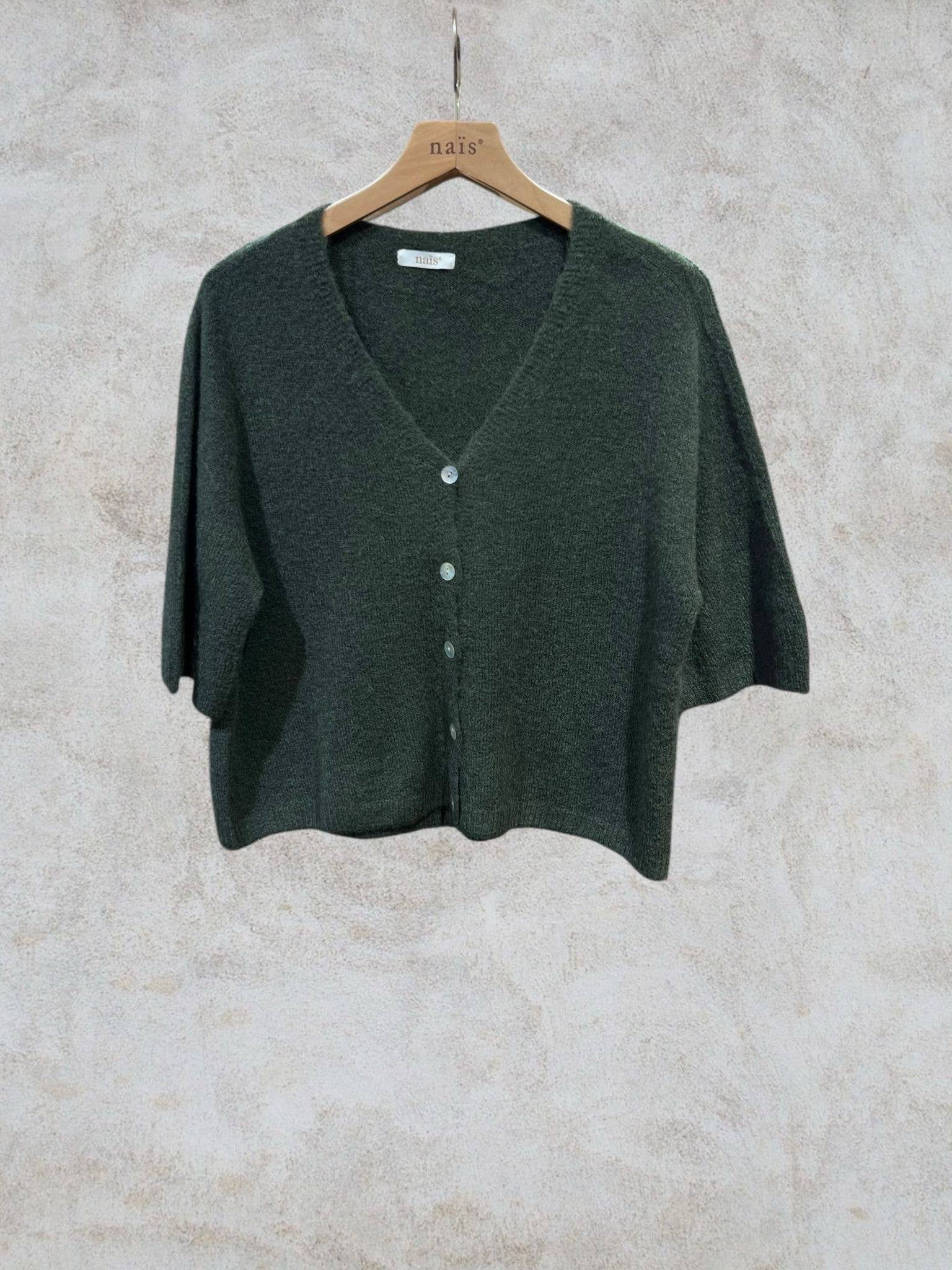 NAÏS PARIS - Wholesale Cardigan - Dames - V-hals cardigan met knopen en 3/4 mouwen van alpaca en wol15