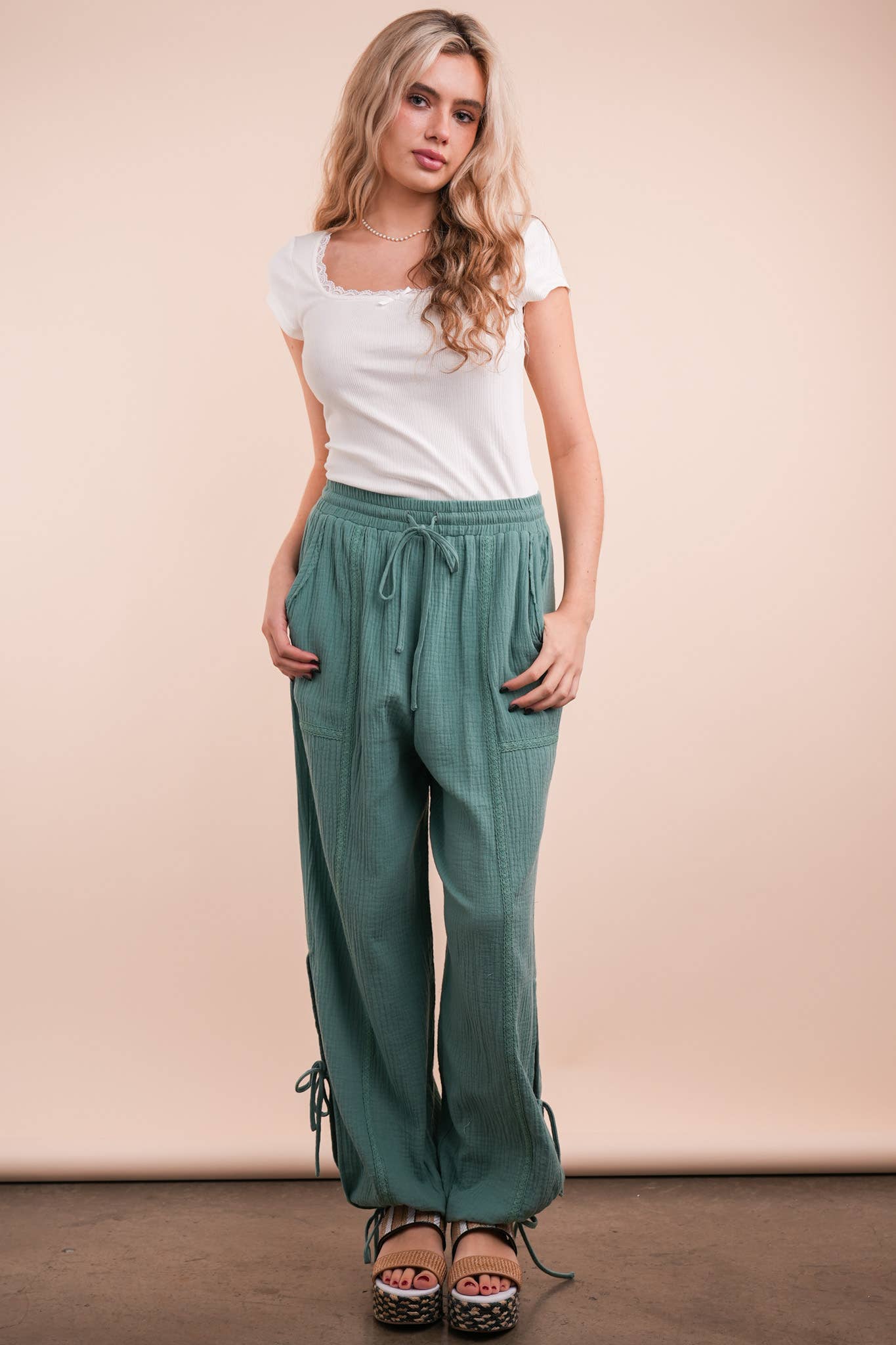 TORTORA Pantaloni Harem con Tunnel Laterale e Dettaglio in Pizzo in vendita all'ingrosso su Faire18