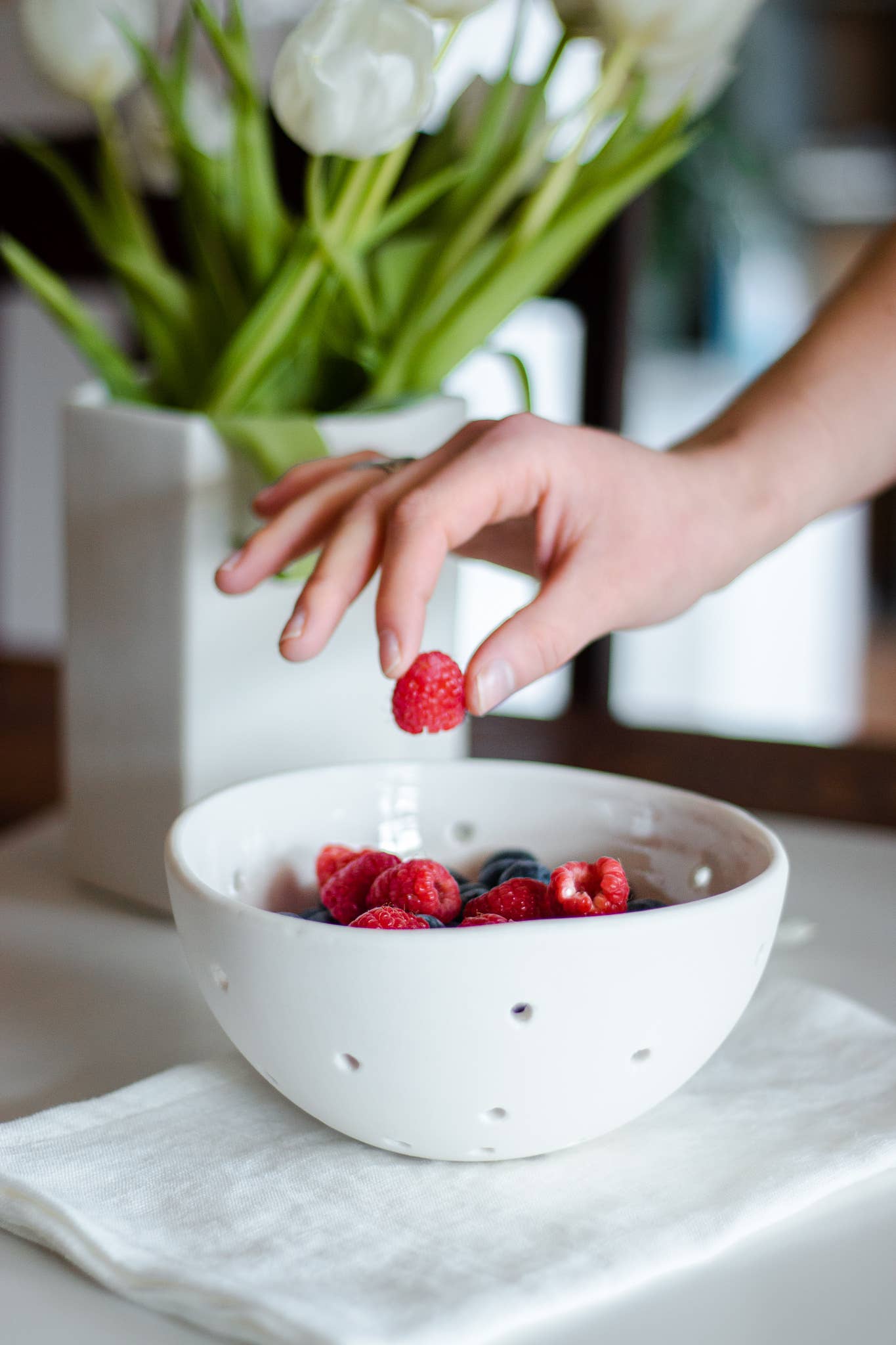 Niik Creative Co. - Wholesale Colander - Berry Bowl - Handmade Porcelain Ceramic Colander2
