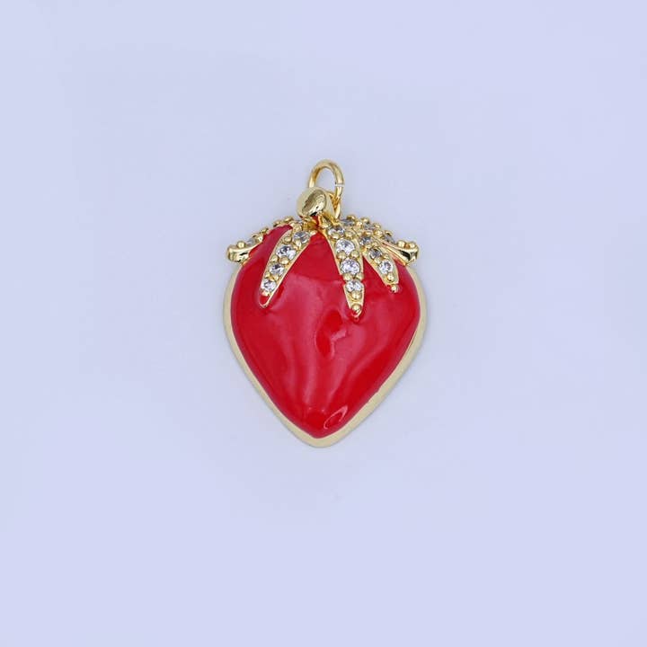 Ciondolo Fragola in Smalto Rosso con Micro Pavé di Zirconi Cubici e Riempimento in Oro 24K | W203 per la vendita all'ingrosso da parte di Aim Eternal