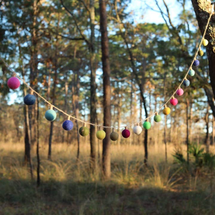 Ganapati - Wholesale Bunting/Garland - Felt Color Ball Lightbulb Garland