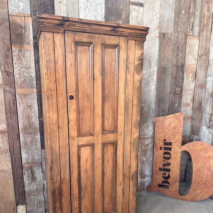 Armario alto de despensa de lino de pino antiguo, c. 1870 para venta al por mayor de belvoir