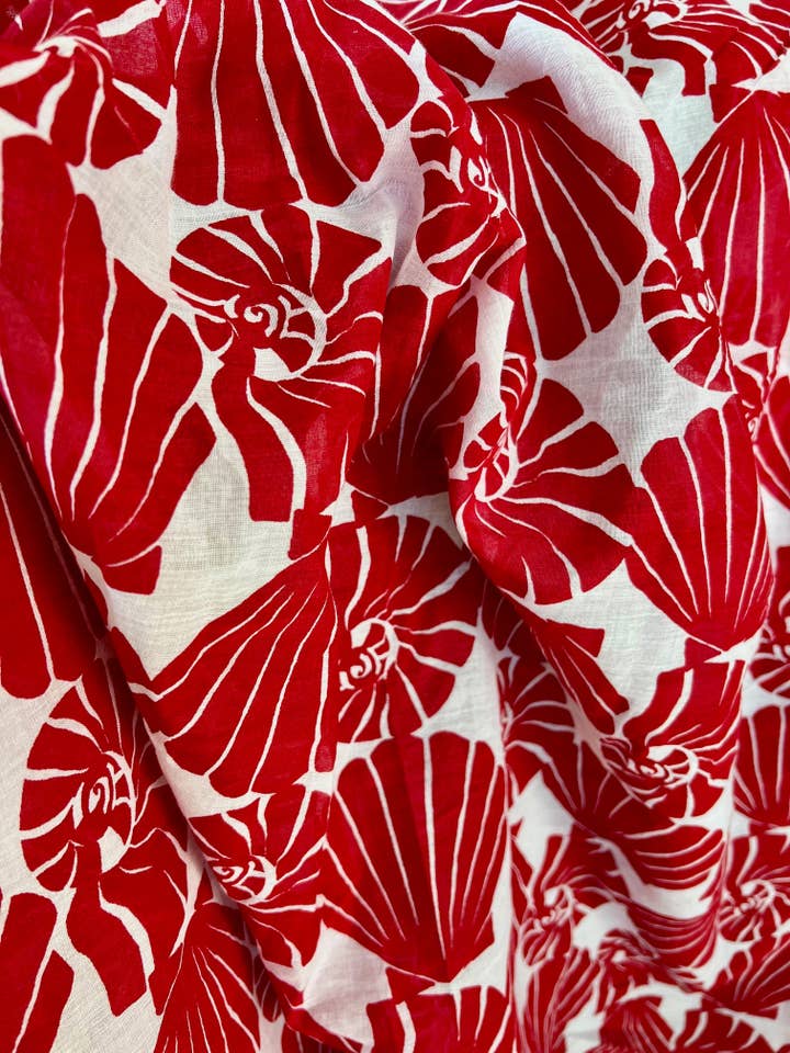 Pareo Harbor Shells en Rojo para venta al por mayor de Christina Dickson Home