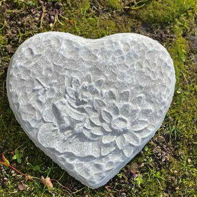 Backyard Stone Art - Wholesale Stepping Stone - Frog & Waterlily Heart Shaped Stepping Stone, Garden Stone1