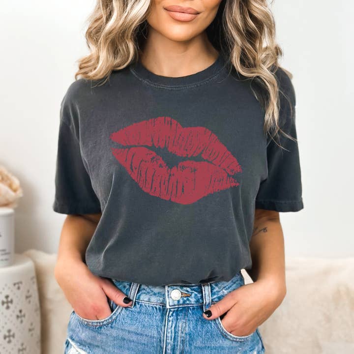 LIPS TEE | VALENTINE'S DAY | SIZES S-2XL for wholesale by Loopty Loo Designs