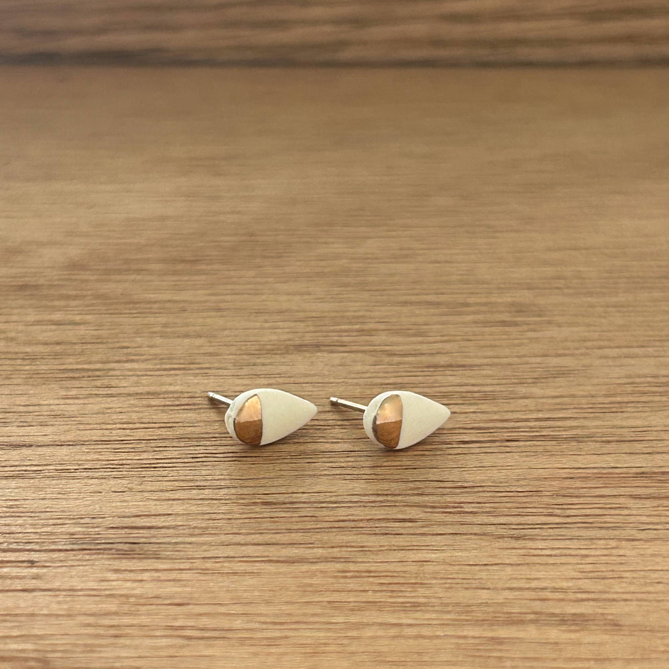 ZOE COMINGS - Wholesale Knopjes/oorstekers - Kleine Bloemblad Oorbellen8