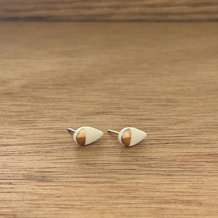 ZOE COMINGS - Wholesale Knopjes/oorstekers - Kleine Bloemblad Oorbellen8