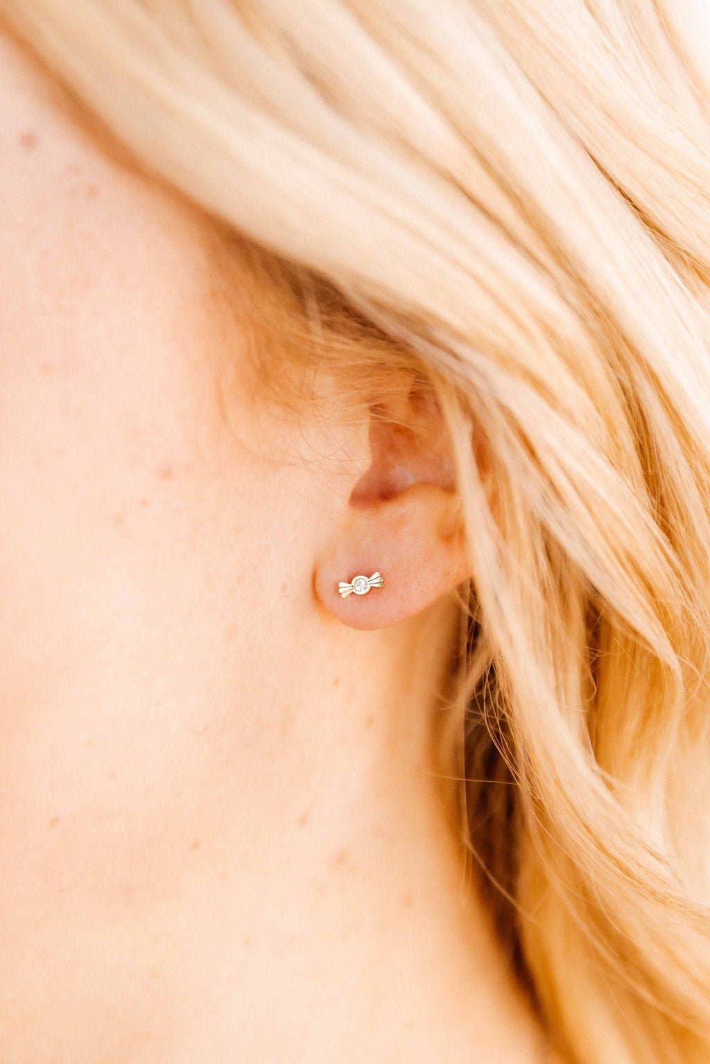 LINNY CO - Wholesale Stud/Post Earrings - Screwback Stud Earrings - Kate Candy Gold1