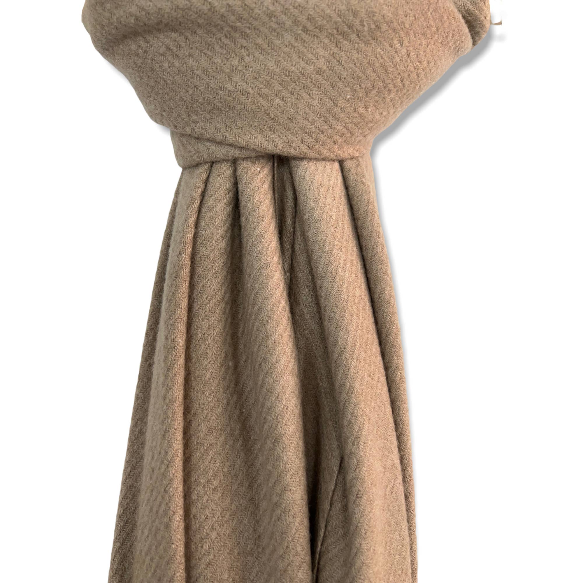 London Scarves – wholesale Scarf – Women's – Plain cashmere mix ribbed winter scarf with tassel7