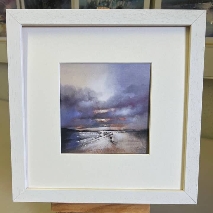 "Fotspår i sanden, Luskentyre" - Inramat gratulationskort för wholesale av Emma S Davis Artist