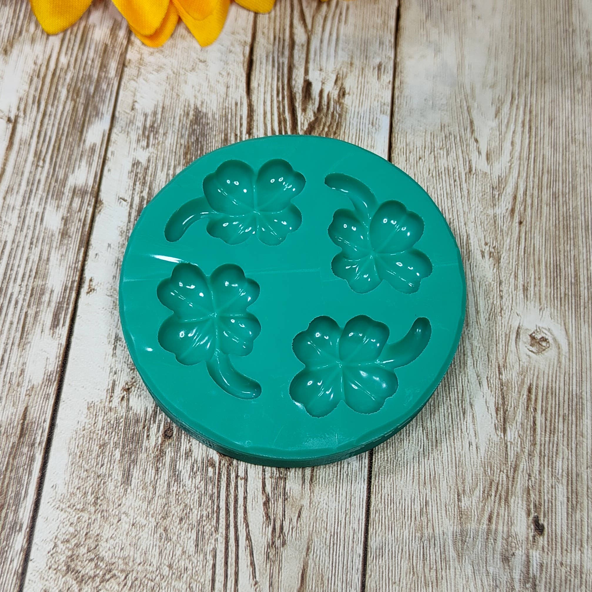 Serena Creazione di Serena Stampone - Venta al por mayor Kit de manualidades - Molde de tréboles de cuatro hojas 4 piezas 3 cm en silicona para resina y yeso2