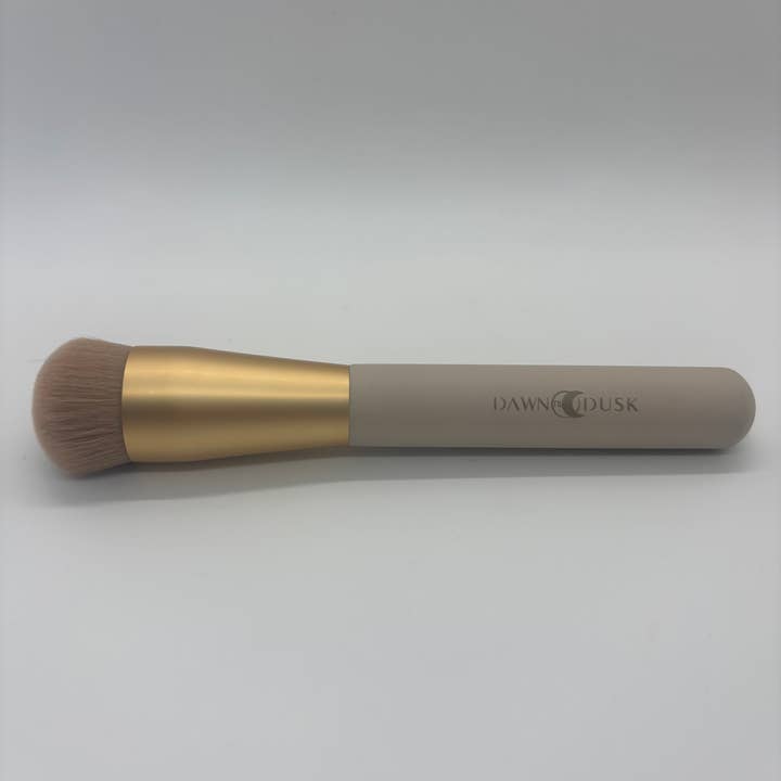 Solar Veil Foundation Brush for wholesale by Dawn Til Dusk