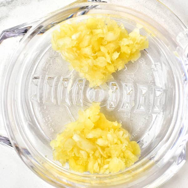 NexTrend - Wholesale Kitchen Tool/Gadget - Garlic Twister 4th Generation1