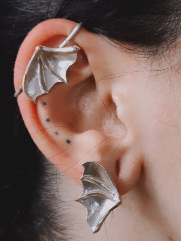 orecchino a polsino con ali di pipistrello per la vendita all'ingrosso da parte di Kira Don Jewel