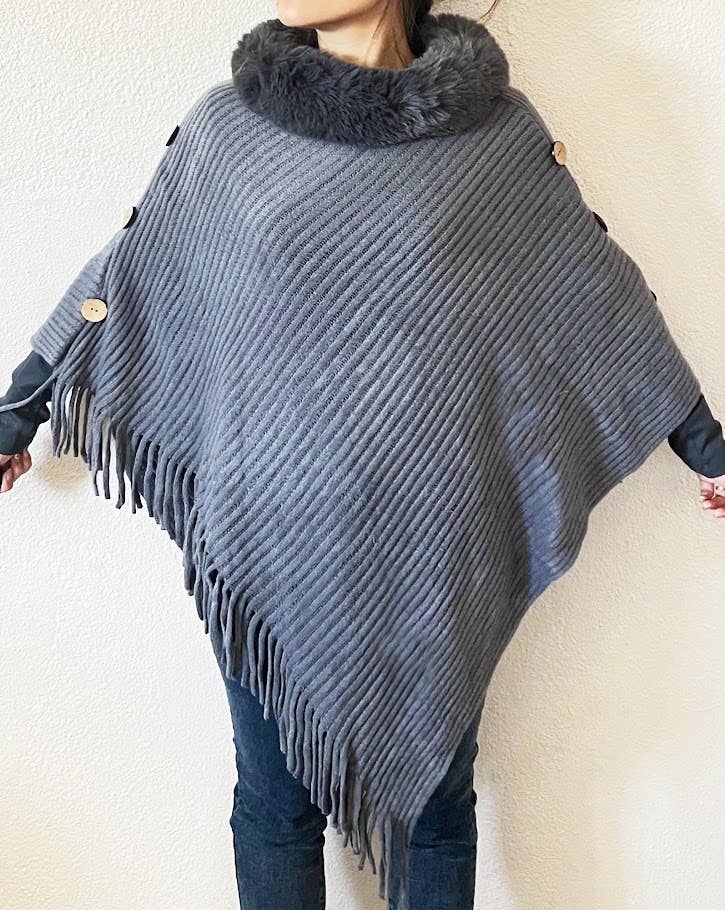 Fennco Styles - Vente Poncho – femme - Poncho en tricot côtelé à col en fourrure gris avec franges   1