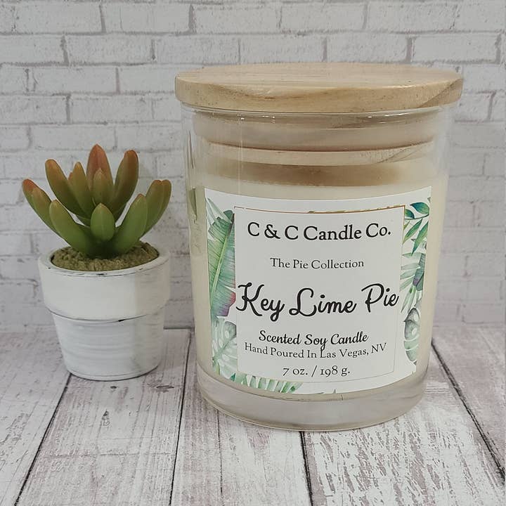 Key Lime Pie Geurkaars | Sojawaskaars | Helderglazen pot met houten deksel | Hand gegoten | Geweldig cadeau | Heerlijk geurkaars voor wholesale door C & C Candle Co