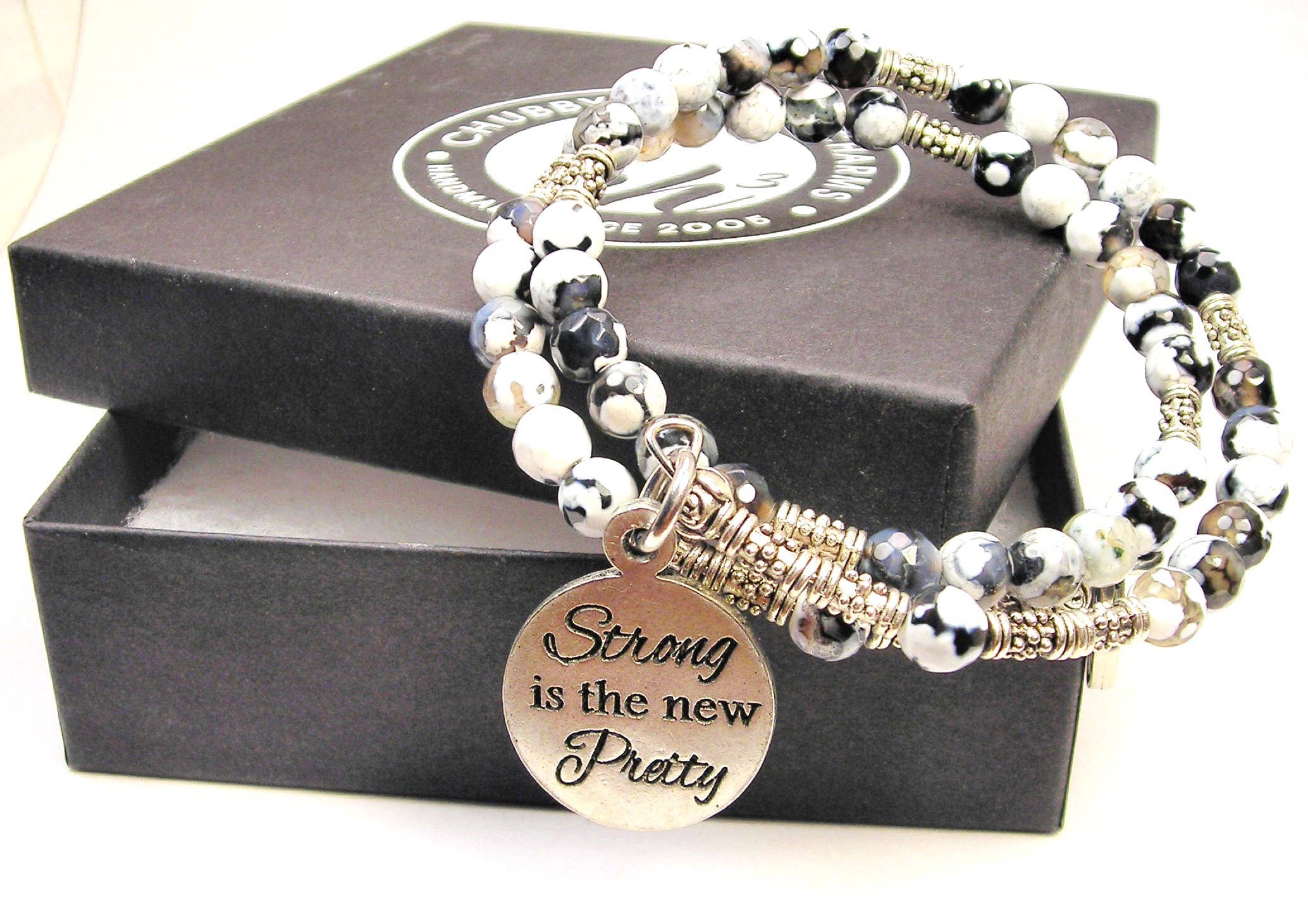Chubby Chico Charms - Vendita all'ingrosso Bracciale con perline - Strong is Pretty - Braccialetto con agata di quarzo, pietra bianca e nera1