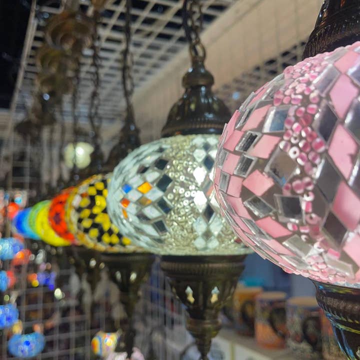 Import Corner - Venta al por mayor Lámpara de araña y colgante - 93711-20: LÁMPARA COLGANTE DE MOSAICO TURCO EN CAJA CON PANTALLA DE 7"2