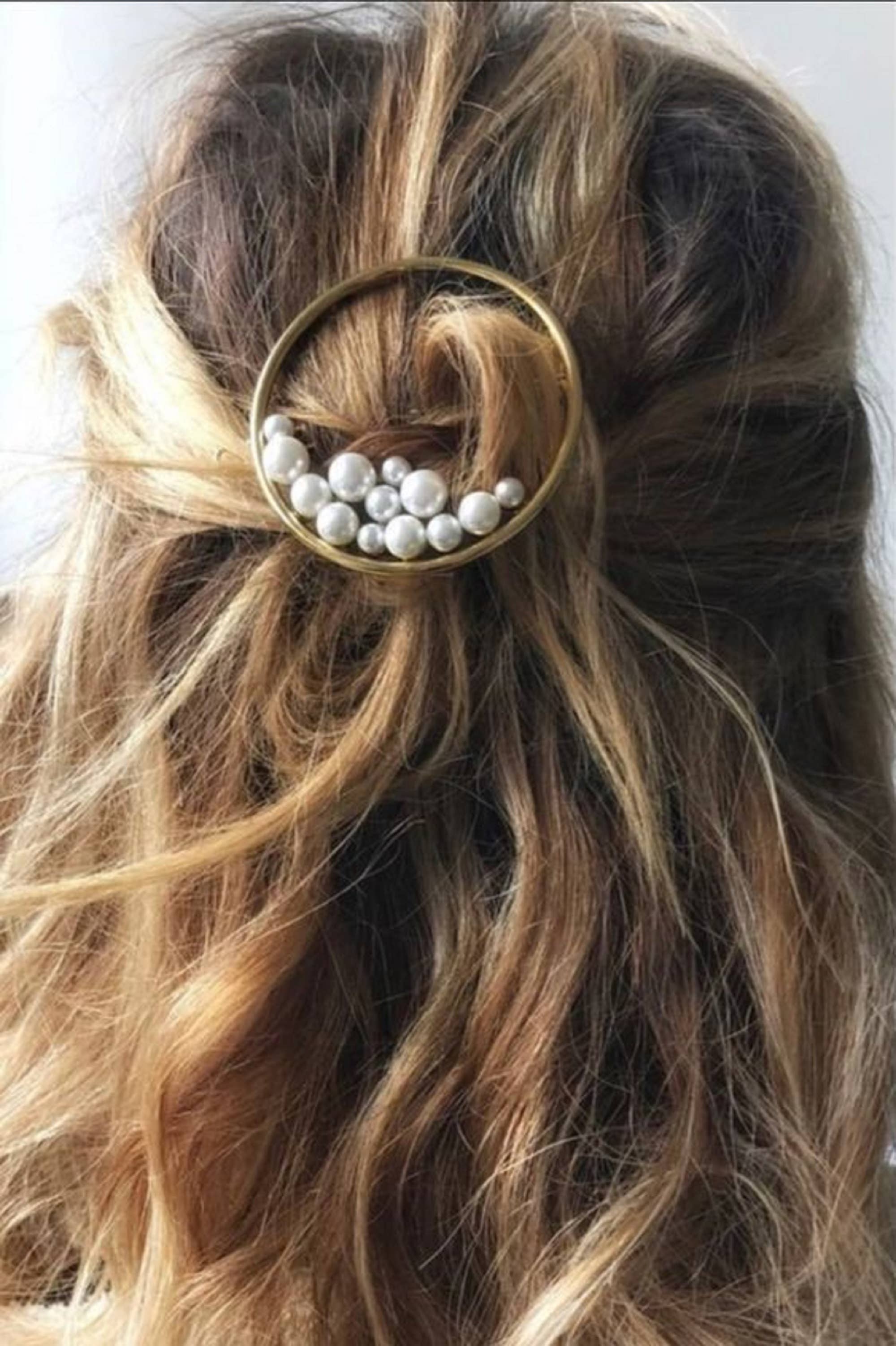 LadyJuneAccessories - Vente Barrette – femme - Barrette à cheveux perle dorée, pince à cheveux en laiton, barrette ronde1