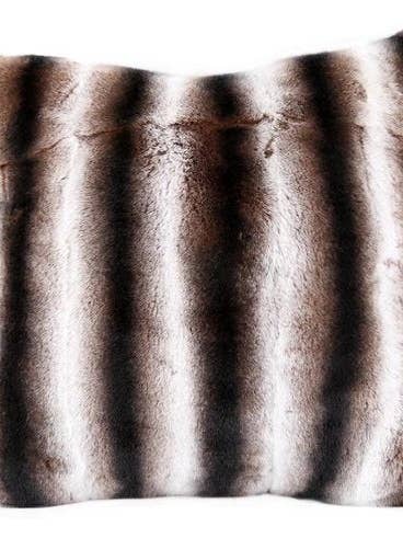 Coussin en fourrure de lapin roux à imprimé chinchilla 16x16 pour la vente par Woolsy