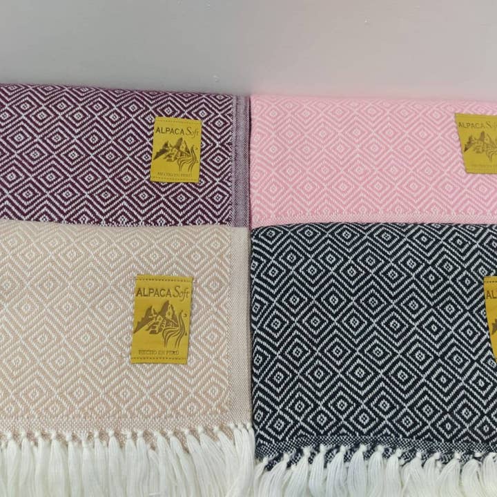 MODA LATINA - Wholesale Throw Blanket - Luxury Alpaca blankets - wool blankets - peruvian blankets