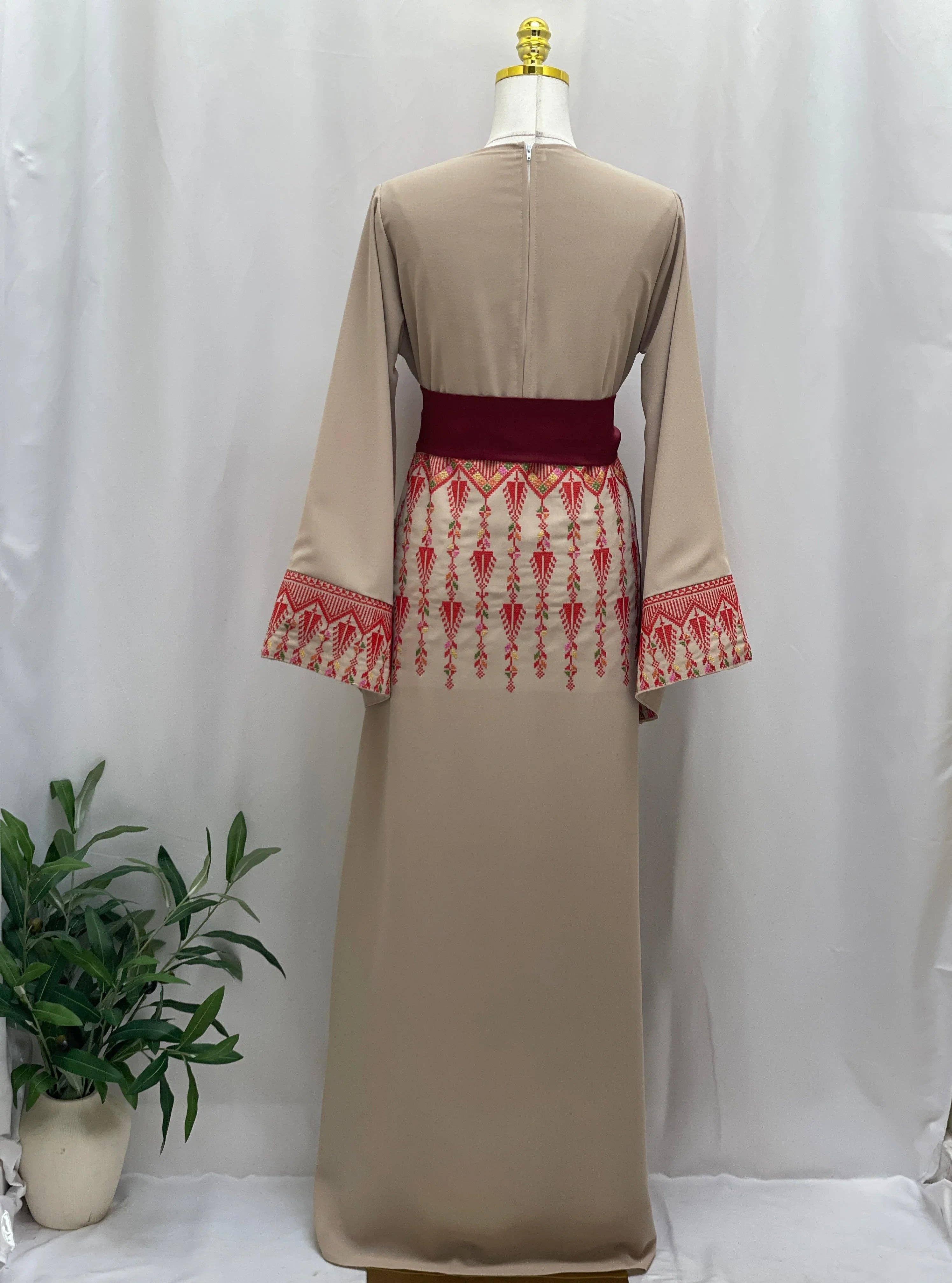 Palestinian Elegance - Vente Robe – femme - Robe Suha Modren Brodée : Une Harmonie Parfaite de Tradition6
