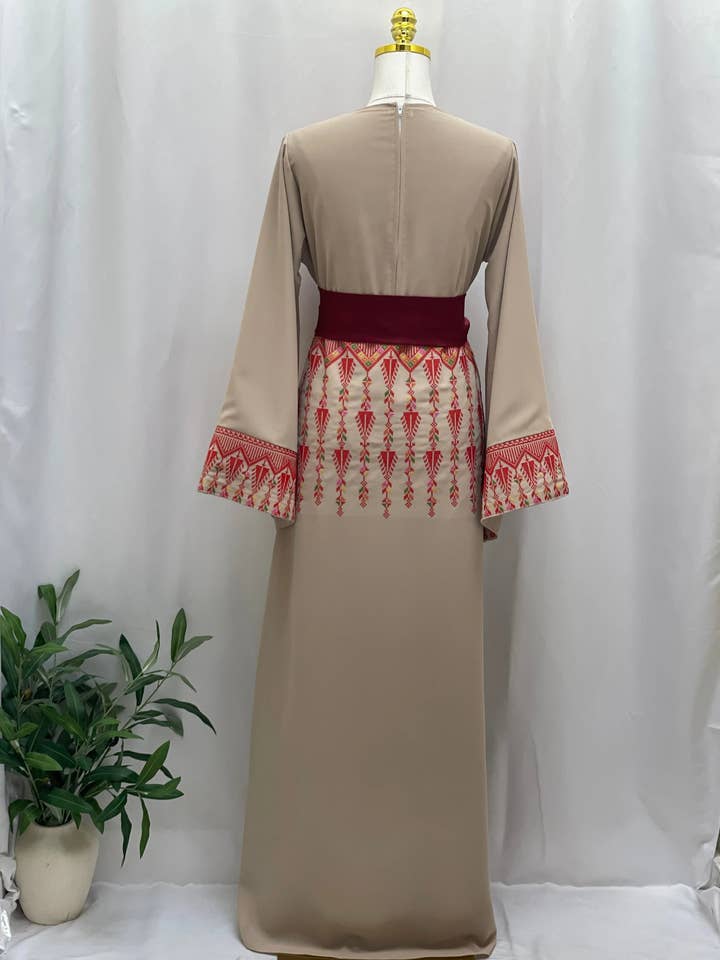 Palestinian Elegance - Vente Robe – femme - Robe Suha Modren Brodée : Une Harmonie Parfaite de Tradition6