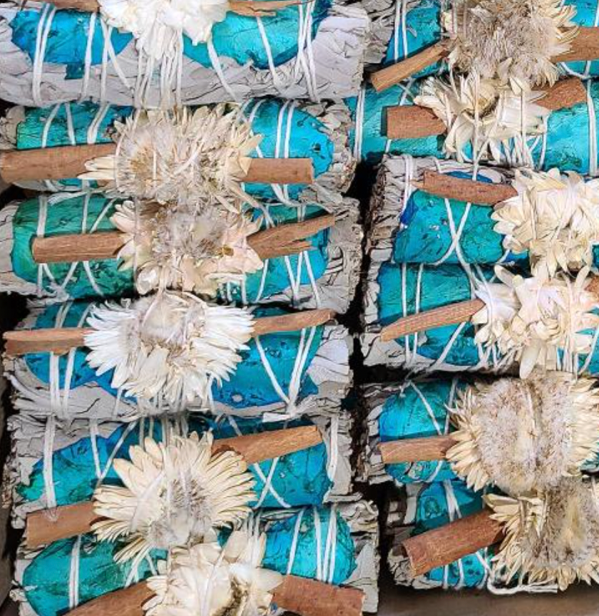 Liv Rocks - Wholesale Sage Bundle - Divine Harmony Sage + Cinnamon Smudge Bundle w/ Blue Flowers2