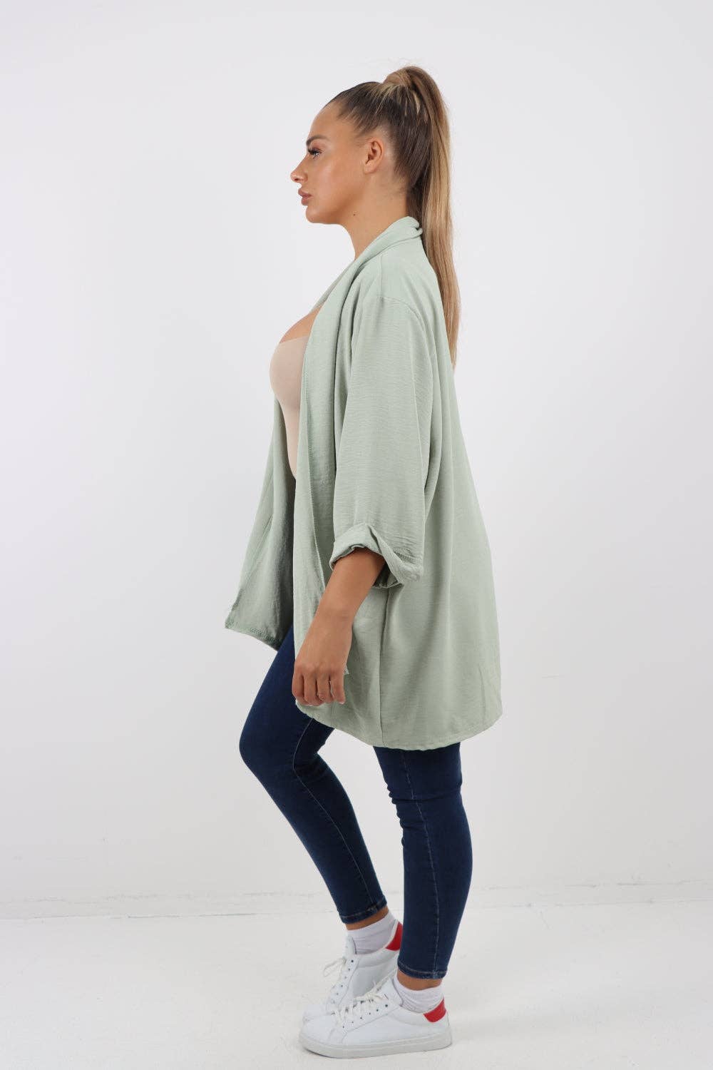 Miss Bold - Venta al por mayor Chaqueta - Mujer - Chaqueta ligera italiana con manga 3/4 y frente abierto30