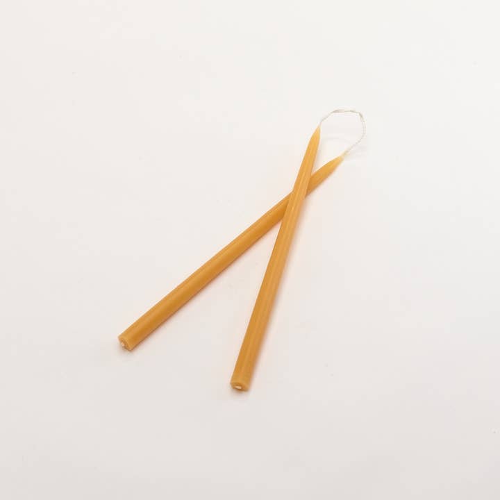 Quintessentially English – wholesale Tapered candle/candlestick – Pure Beeswax Candles - Thin Taper (228 x 12mm)