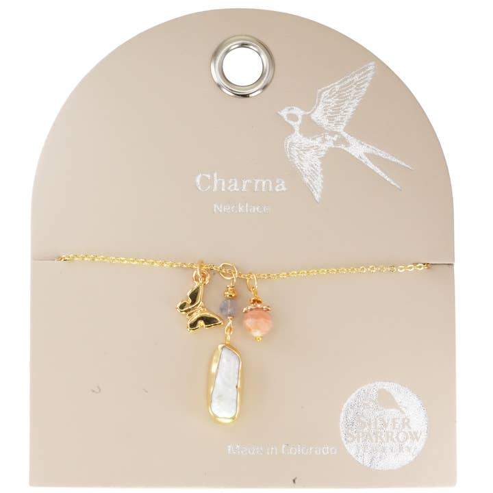 Charma Guld Sommerfuglehalskæde med Perlevedhæng – Udskifteligt Delikat Smykke for engroshandel hos Silver Sparrow Jewelry