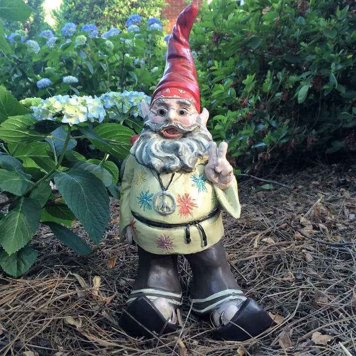 GSI Homestyles – wholesale Garden gnome – Jerry Hippie Nowaday Gnome Statue 14"H2