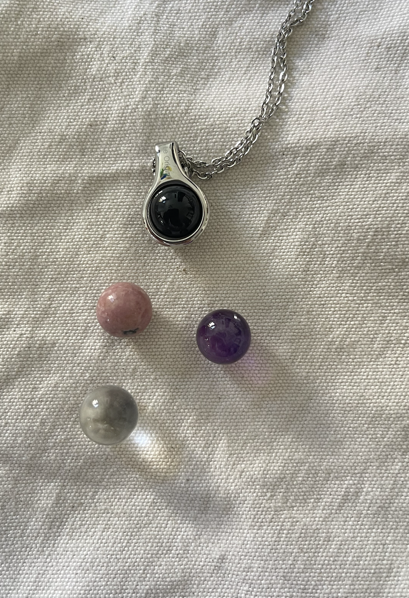 Crystal Connexion - Vendita all'ingrosso Collana con ciondolo/pendaglio - Ciondolo Luna in Pietre Naturali con Espositore Le Origini3