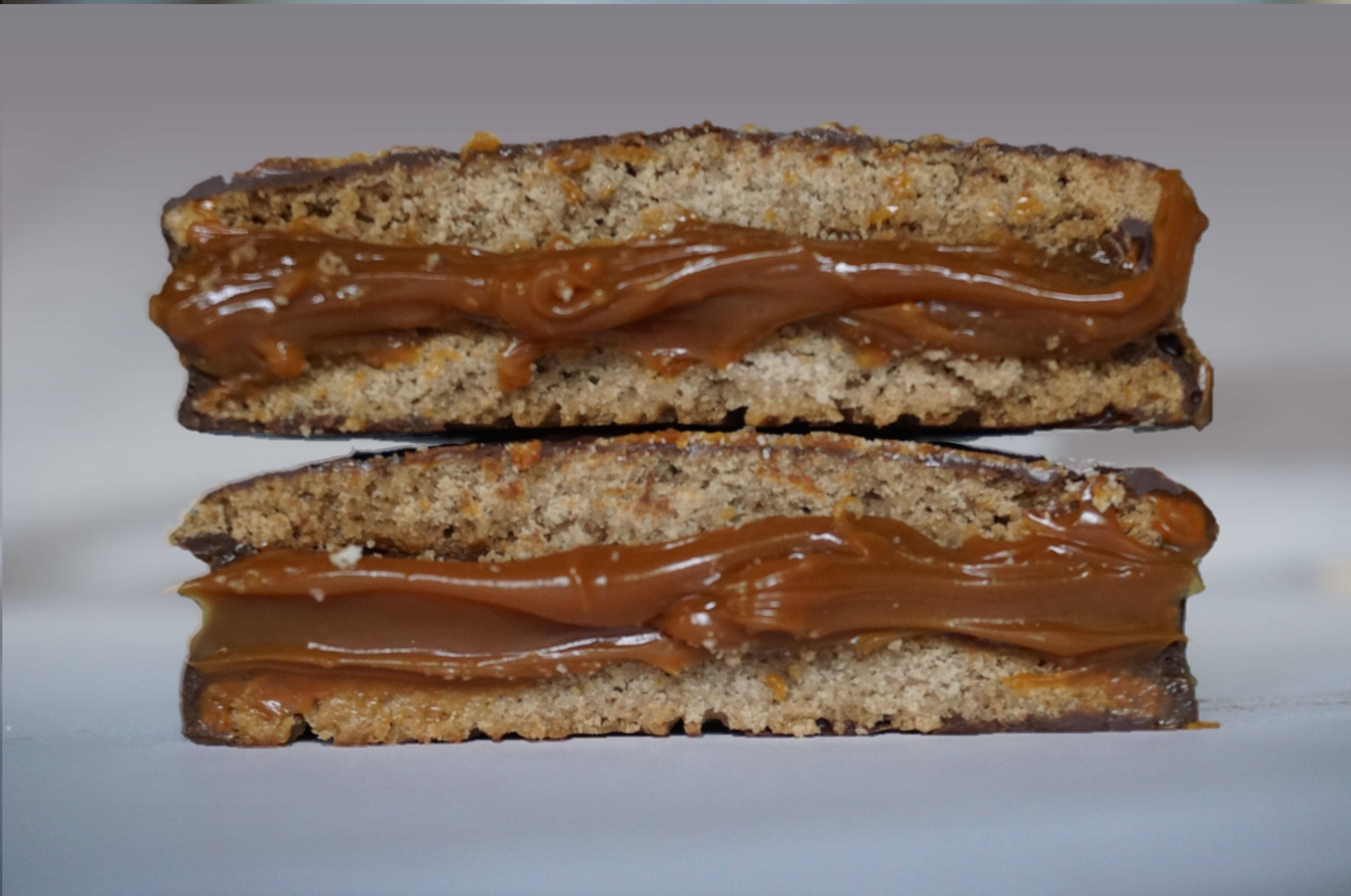 Wooden Table Baking Company - Vente Biscuits - Alfajores XL au chocolat noir (emballés individuellement)4