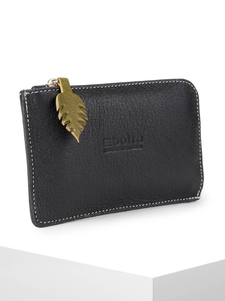 Leather purse with zipper. for wholesale by VALTICO