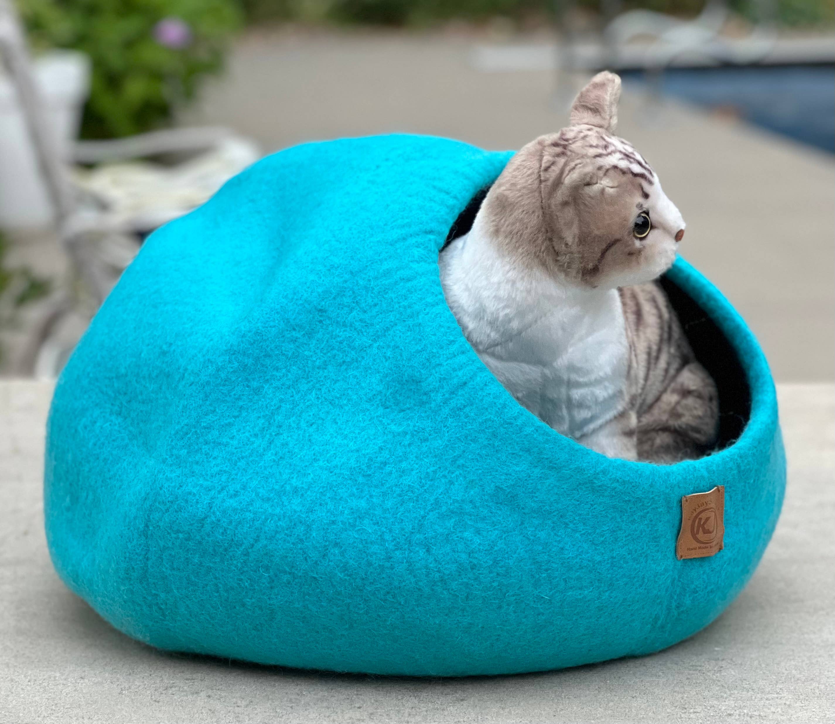Lungta Imports - Wholesale Pet Cave - Cat/Dog - Hand Made Felt Wool Cat Cave / Cat Bed / Warm Cat House (Cop14