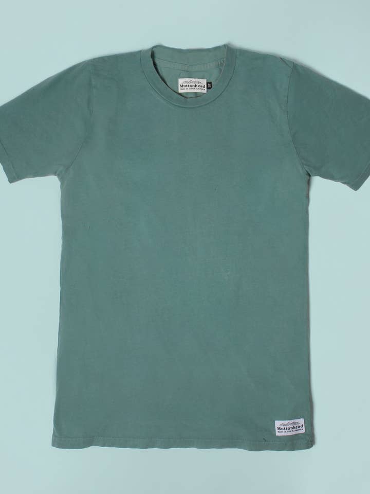 T-shirt teint au pigment vintage - Jade lavé pour la vente par Muttonhead