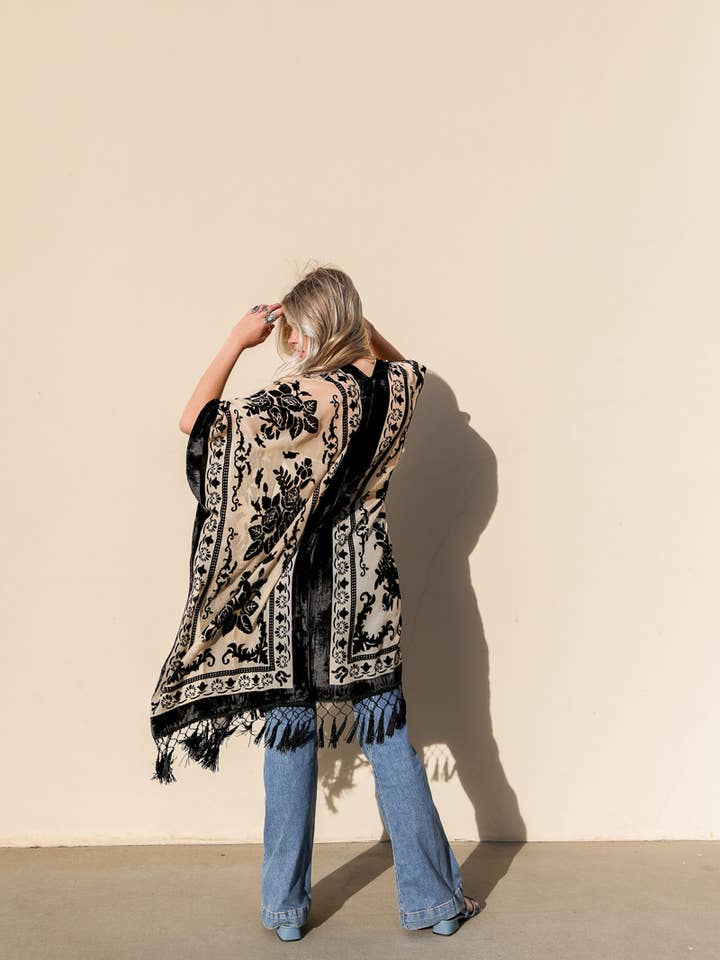 Leto Accessories – Kimono - Mulher por atacado – Quimono com borla de tapeçaria em malha de veludo ocidental6