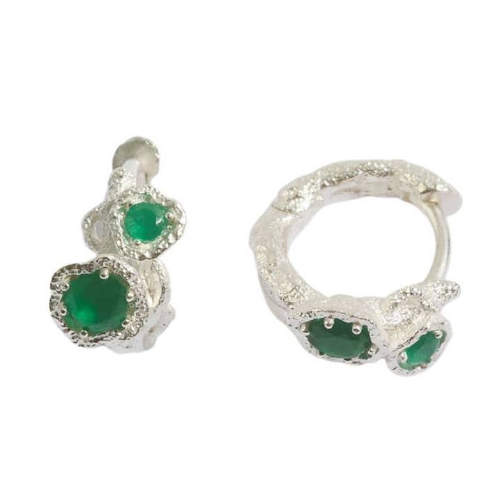 Huggies en argent avec branches torsadées en calcédoine pour la vente par Claire Hill Designs