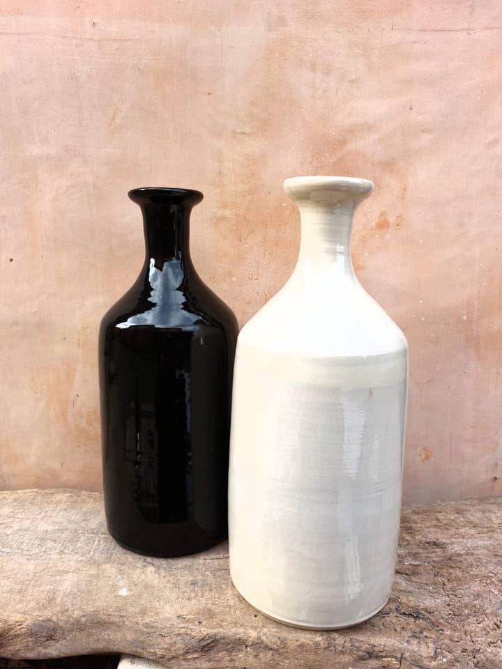 Traditional bottles. for wholesale by Cerámica Roca Caus
