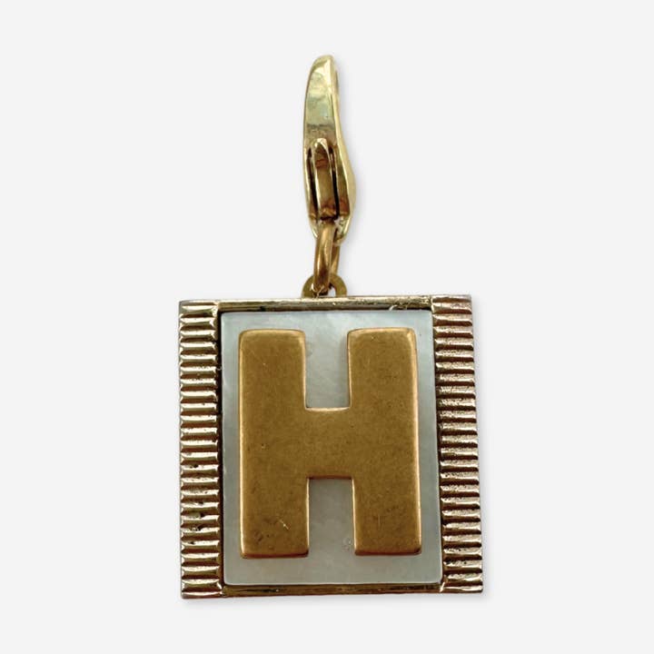Ciondolo monogramma "H" vintage rimodellato (Copia) per la vendita all'ingrosso da parte di Lulu’s Petals