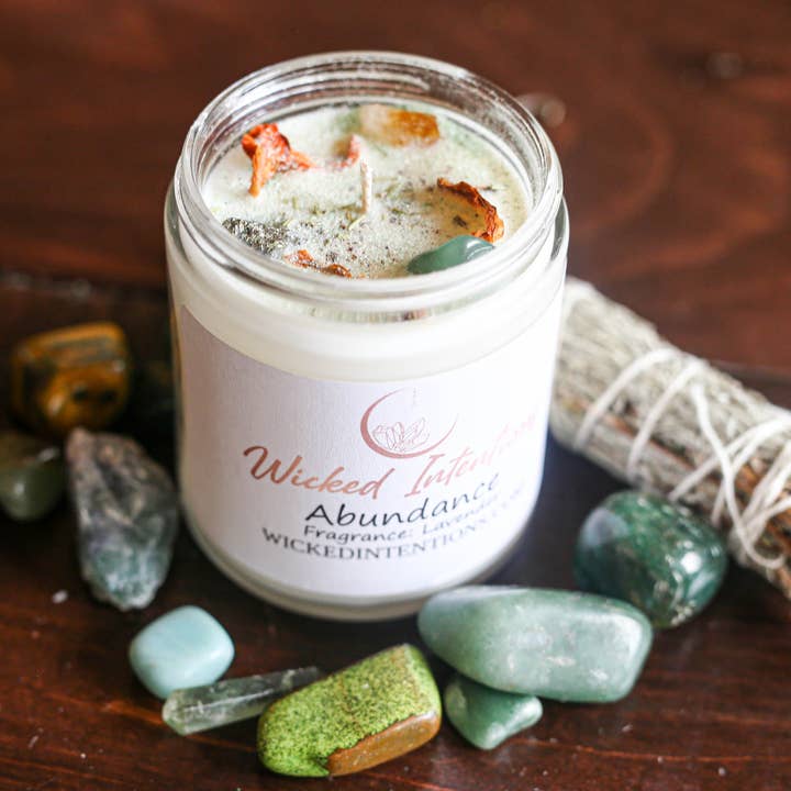 Abundance Crystal Intention Candle per la vendita all'ingrosso da parte di Wicked Intentions Gifts LLC