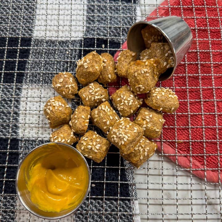 Big Head Barkery - Wholesale Pet Treats - Dog - Parmesan Cheddar Pretzel Bite Dog Treats | Natural2