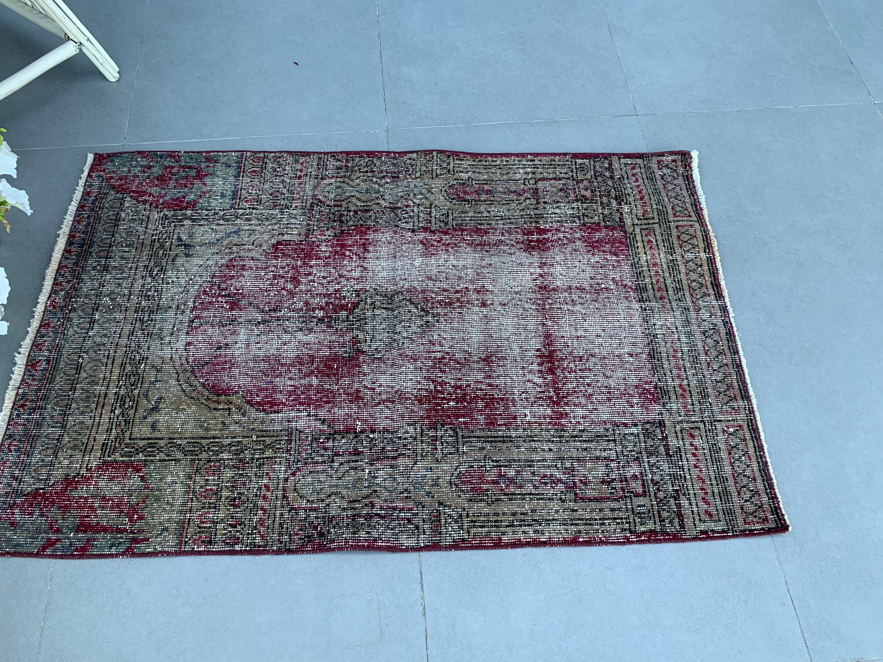 The Loom Wholesale - Wholesale Rug Pad - Vintage Small Rug 2,9x4,5 ft (88x136 cm), Turkish Red Oriental Wool Rug2